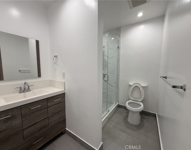 17845 Victory Blvd. - Photo Thumbnail 23