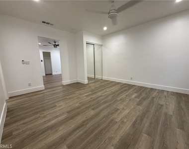 17845 Victory Blvd. - Photo Thumbnail 15