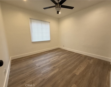 17845 Victory Blvd. - Photo Thumbnail 10
