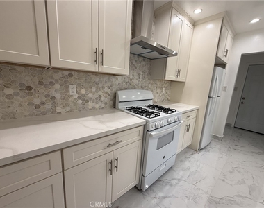 17845 Victory Blvd. - Photo Thumbnail 36