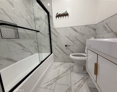 17845 Victory Blvd. - Photo Thumbnail 17
