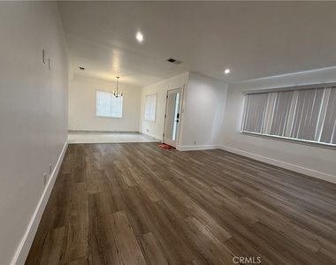 17845 Victory Blvd. - Photo Thumbnail 32