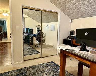 19804 Arminta Street - Photo Thumbnail 4