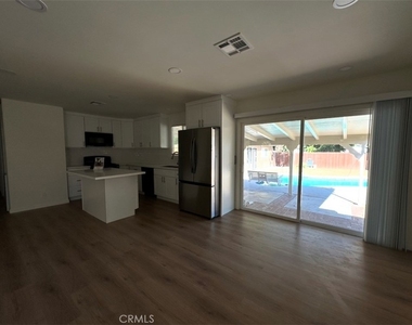 8448 Aura Avenue - Photo Thumbnail 2