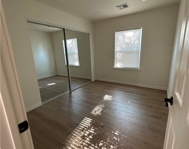 8448 Aura Avenue - Photo Thumbnail 9