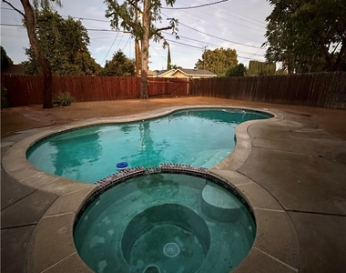 8448 Aura Avenue - Photo Thumbnail 12