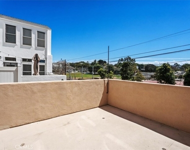 313 E Oak Avenue - Photo Thumbnail 9