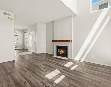 313 E Oak Avenue - Photo Thumbnail 7