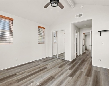 313 E Oak Avenue - Photo Thumbnail 23