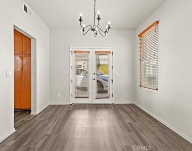 313 E Oak Avenue - Photo Thumbnail 11