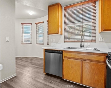 313 E Oak Avenue - Photo Thumbnail 12