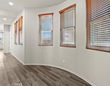 313 E Oak Avenue - Photo Thumbnail 15