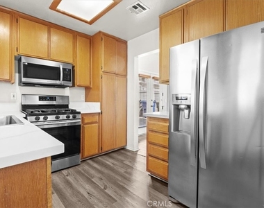 313 E Oak Avenue - Photo Thumbnail 14