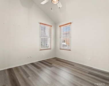 313 E Oak Avenue - Photo Thumbnail 20