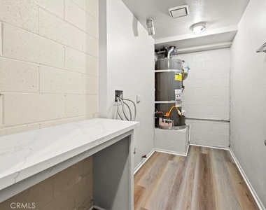 313 E Oak Avenue - Photo Thumbnail 25