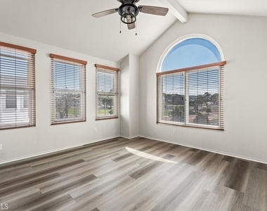 313 E Oak Avenue - Photo Thumbnail 22