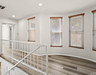 313 E Oak Avenue - Photo Thumbnail 18
