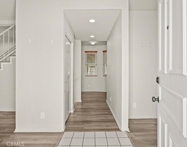 313 E Oak Avenue - Photo Thumbnail 2