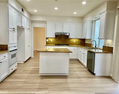 430 Mackena Place - Photo Thumbnail 10