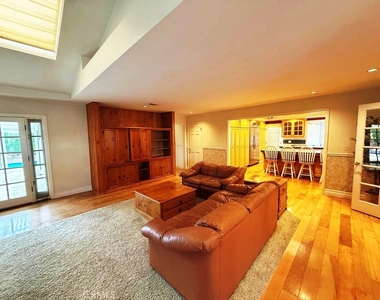 308 Somerset - Photo Thumbnail 9