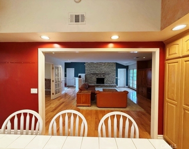 308 Somerset - Photo Thumbnail 6