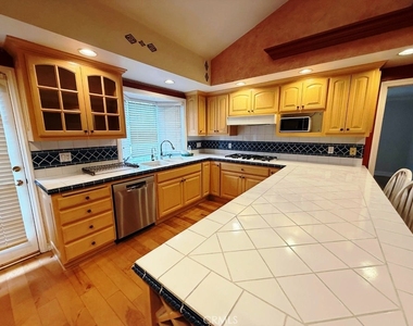 308 Somerset - Photo Thumbnail 5