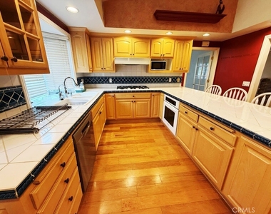308 Somerset - Photo Thumbnail 3