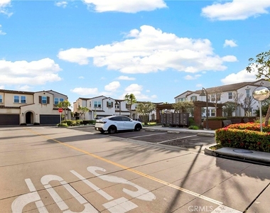 5372 Harvard Way - Photo Thumbnail 17