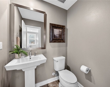 5372 Harvard Way - Photo Thumbnail 5