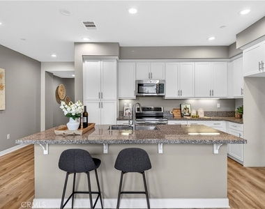 5372 Harvard Way - Photo Thumbnail 4