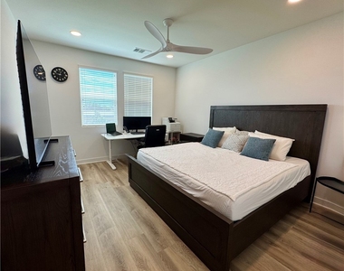 5372 Harvard Way - Photo Thumbnail 9