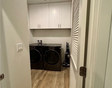 5372 Harvard Way - Photo Thumbnail 8