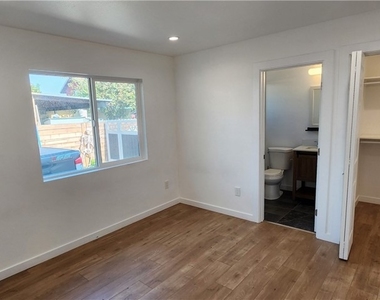 2333 Evergreen Street - Photo Thumbnail 7