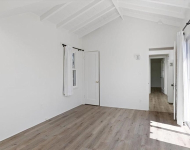 1923 S Tremont Street - Photo Thumbnail 29