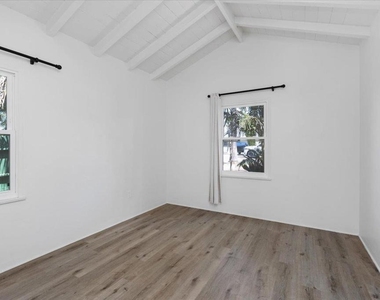 1923 S Tremont Street - Photo Thumbnail 25