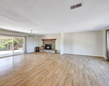15436 Las Manzanitas Road - Photo Thumbnail 4