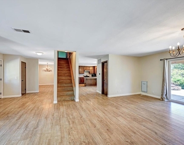 15436 Las Manzanitas Road - Photo Thumbnail 11