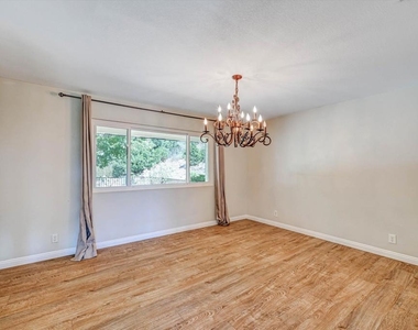 15436 Las Manzanitas Road - Photo Thumbnail 21