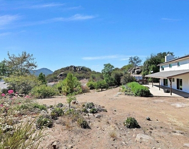 15436 Las Manzanitas Road - Photo Thumbnail 42