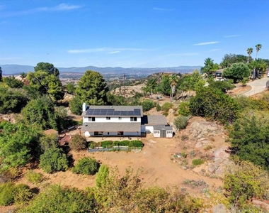 15436 Las Manzanitas Road - Photo Thumbnail 48