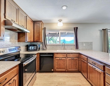 15436 Las Manzanitas Road - Photo Thumbnail 17