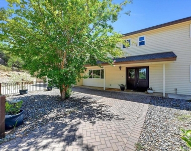 15436 Las Manzanitas Road - Photo Thumbnail 2