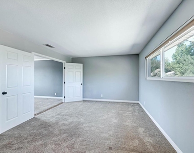 15436 Las Manzanitas Road - Photo Thumbnail 33