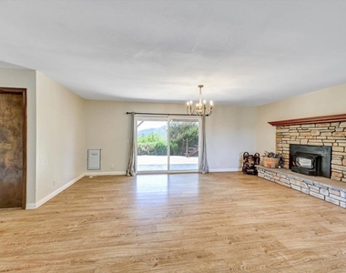 15436 Las Manzanitas Road - Photo Thumbnail 5