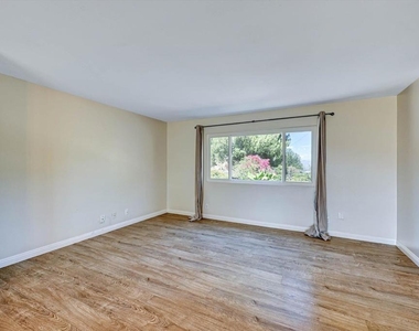 15436 Las Manzanitas Road - Photo Thumbnail 9