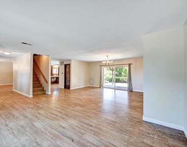 15436 Las Manzanitas Road - Photo Thumbnail 10