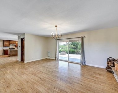 15436 Las Manzanitas Road - Photo Thumbnail 6