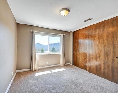 15436 Las Manzanitas Road - Photo Thumbnail 28