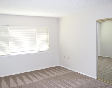 16734 Meandro Court - Photo Thumbnail 14
