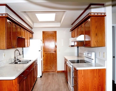 16734 Meandro Court - Photo Thumbnail 8